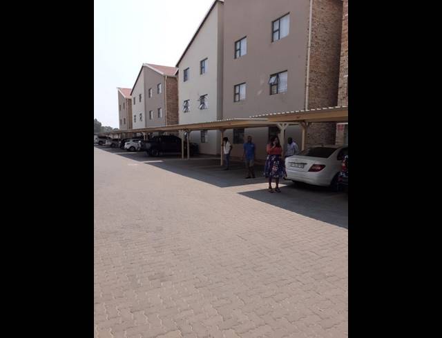 2 BEDROOM PROPERTY TO RENT IN BRENTWOOD PARK